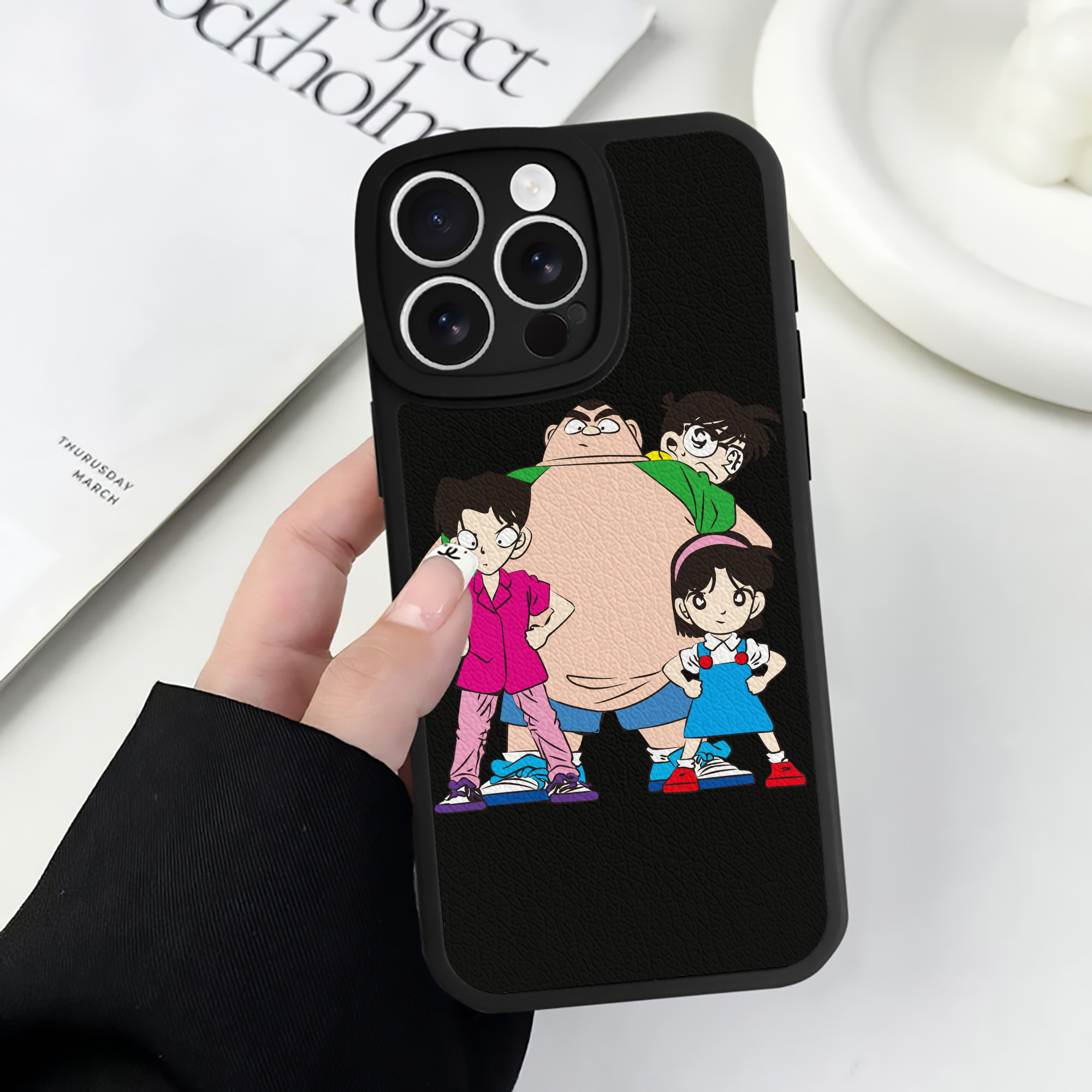 （画像用） 名探偵コナン Detective Conan 【iPhone 16シリーズ対応】シリコンスマホケース（レザー調） 材質：シリコン